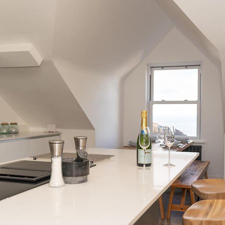 Larkrise - 3 Bed Penthouse-Sleeps 6-Tjslr Apartment Улакумб Екстериор снимка