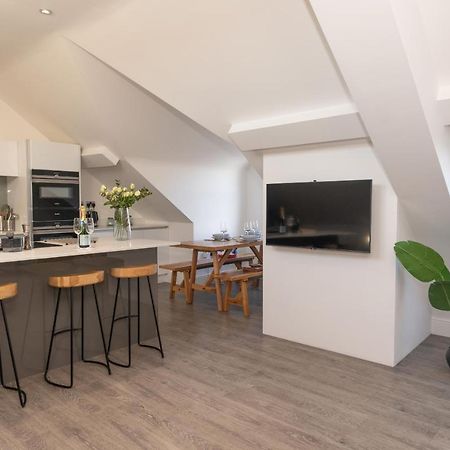 Larkrise - 3 Bed Penthouse-Sleeps 6-Tjslr Apartment Улакумб Екстериор снимка