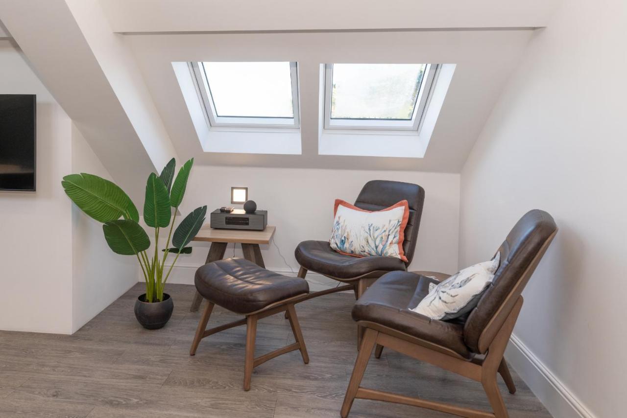 Larkrise - 3 Bed Penthouse-Sleeps 6-Tjslr Apartment Улакумб Екстериор снимка
