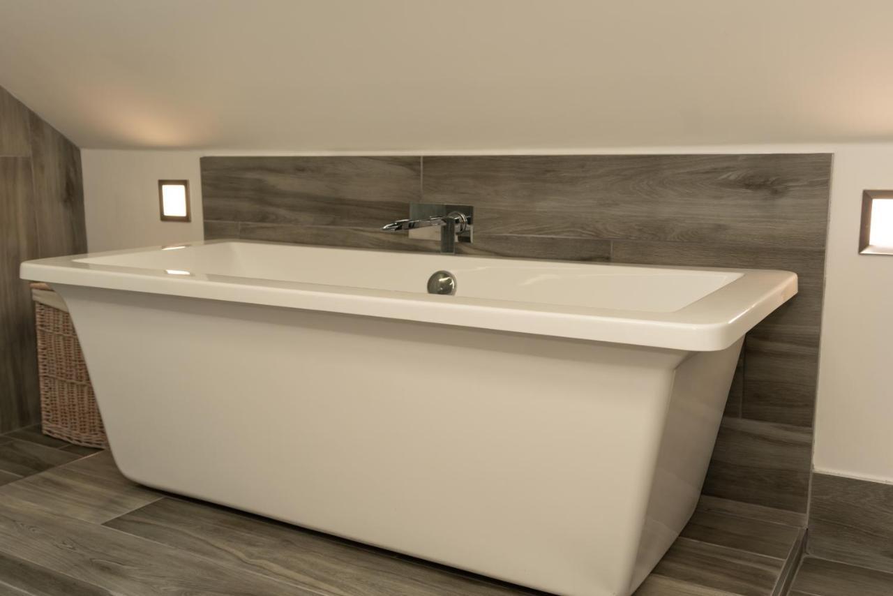 Larkrise - 3 Bed Penthouse-Sleeps 6-Tjslr Apartment Улакумб Екстериор снимка