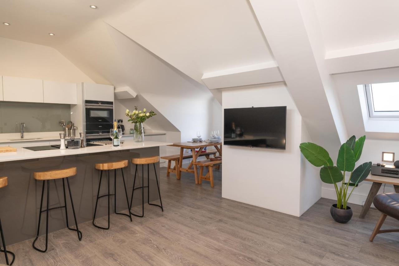 Larkrise - 3 Bed Penthouse-Sleeps 6-Tjslr Apartment Улакумб Екстериор снимка