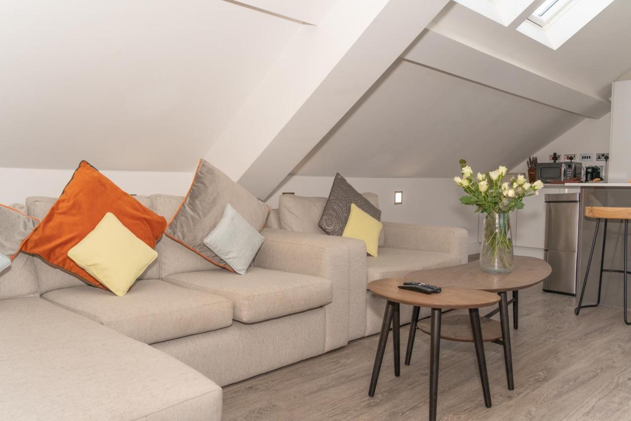 Larkrise - 3 Bed Penthouse-Sleeps 6-Tjslr Apartment Улакумб Екстериор снимка